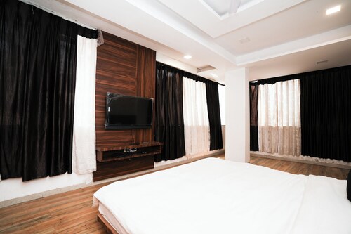 Hotel Sai Executive Near Holy Cross Church Mahabaleshwar