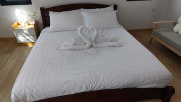 Deluxe Bungalow | 1 bedroom, desk, free cribs/infant beds, free WiFi