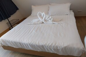 Standard Bungalow | Desk, free cribs/infant beds, free WiFi, bed sheets - It My Life Cafe X Camp (Si Racha)