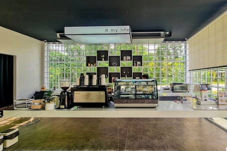 Restaurant. It My Life Cafe X Camp