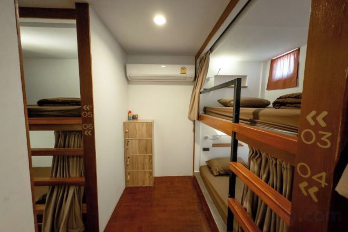 WiFi (free), bed sheets