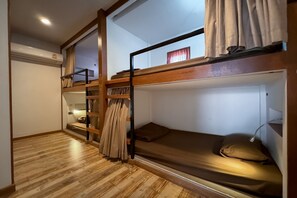 Economy Shared Dormitory | Free WiFi, bed sheets - Once In A Blue Moon Cafe & Hostel (Chiang Mai)