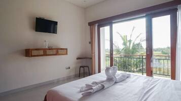 Desk, free WiFi, bed sheets