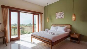 Desk, free WiFi, bed sheets