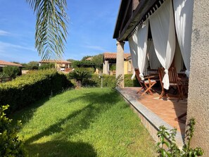 Outdoor dining - VILLA ELENA PRIVATE POOL (Sardegna)