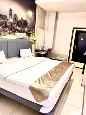 Superior Room, 1 King Bed | 1 bedroom, hypo-allergenic bedding, desk, laptop workspace - OS Hotel Tanjung Uncang (Batam)