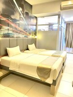 1 habitación, ropa de cama hipoalergénica y escritorio 