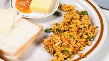 Sudah termasuk sarapan ala kontinental setiap hari