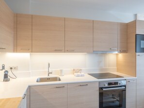 KĂŒhlschrank, Mikrowelle, Ofen, GeschirrspĂŒler