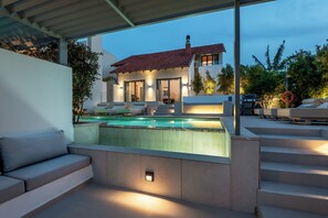 Outdoor pool - 2 Sea View Villas as 1 by Chania Living Stories (ΧΑΝΙΑ)