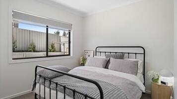 4 bedrooms, iron/ironing board, WiFi, bed sheets