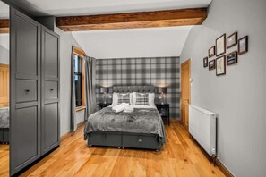 4 habitaciones, tabla de planchar con plancha y cuna de viaje 
