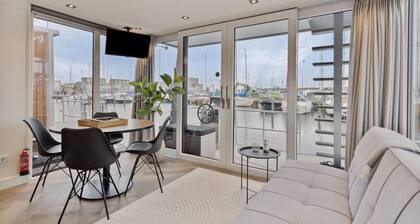 Luxurious waterloft near beach and centre by Weltevreden Experience
