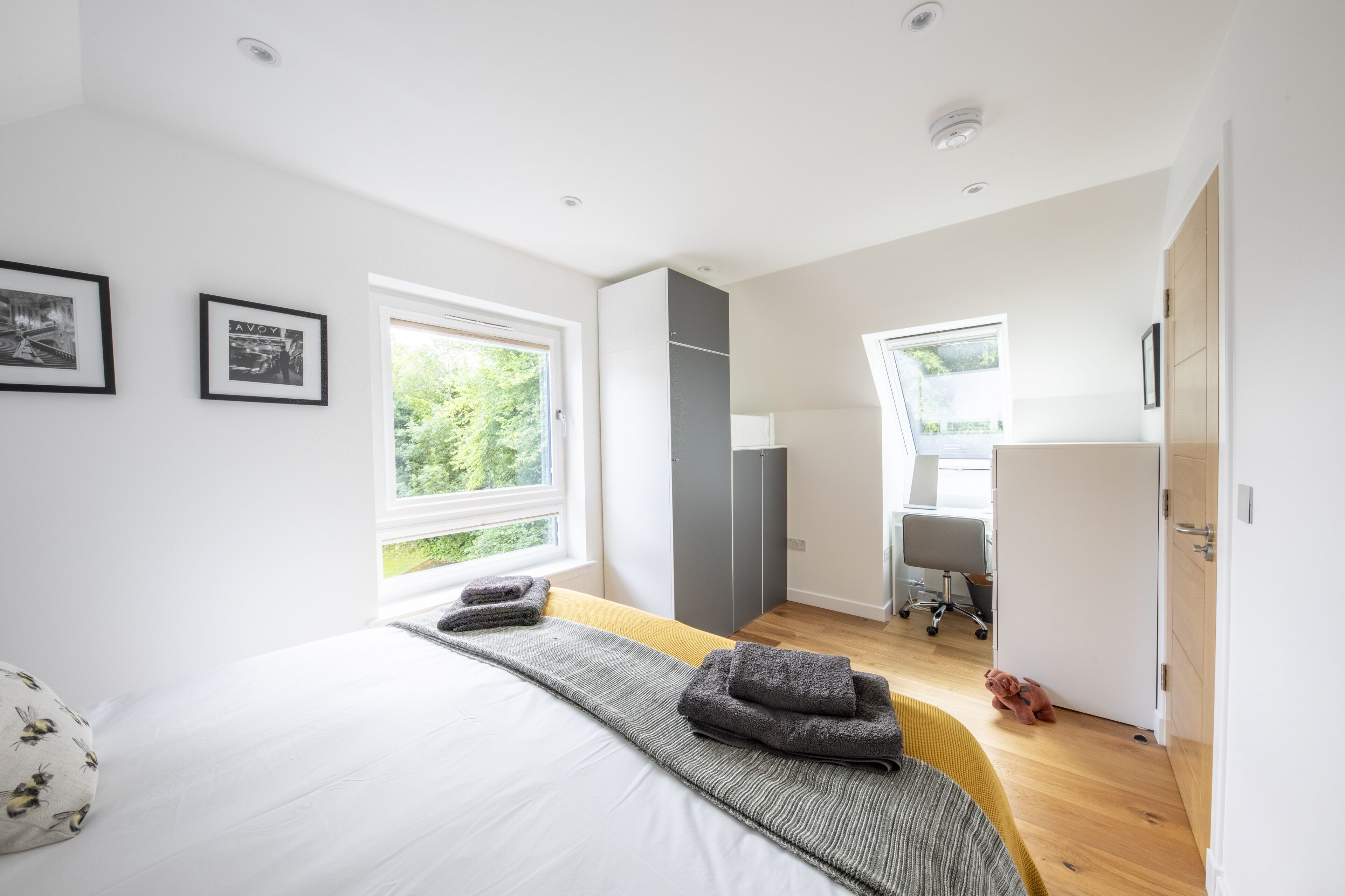 3 bedrooms, desk, iron/ironing board, travel cot