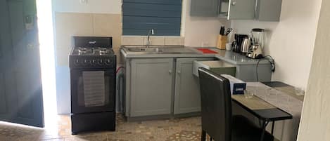 Refrigerador, microondas, horno, tetera/pava eléctrica