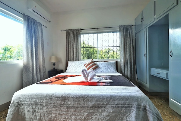 Apartment | 3 bedrooms, iron/ironing board, free WiFi, bed sheets