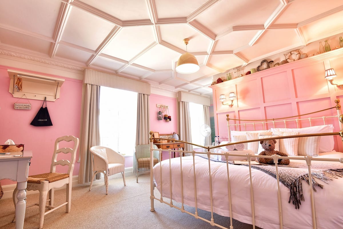 Deluxe Plus Double Room | 노트북 작업 공간, 다리미/다리미판, 무료 WiFi, 침대 시트
