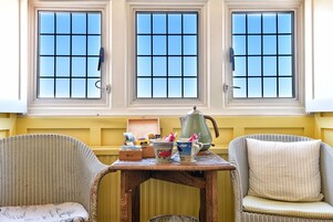 Laptop workspace, iron/ironing board, free WiFi, bed sheets