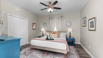 2 habitaciones, escritorio, tabla de planchar con plancha y wifi gratis