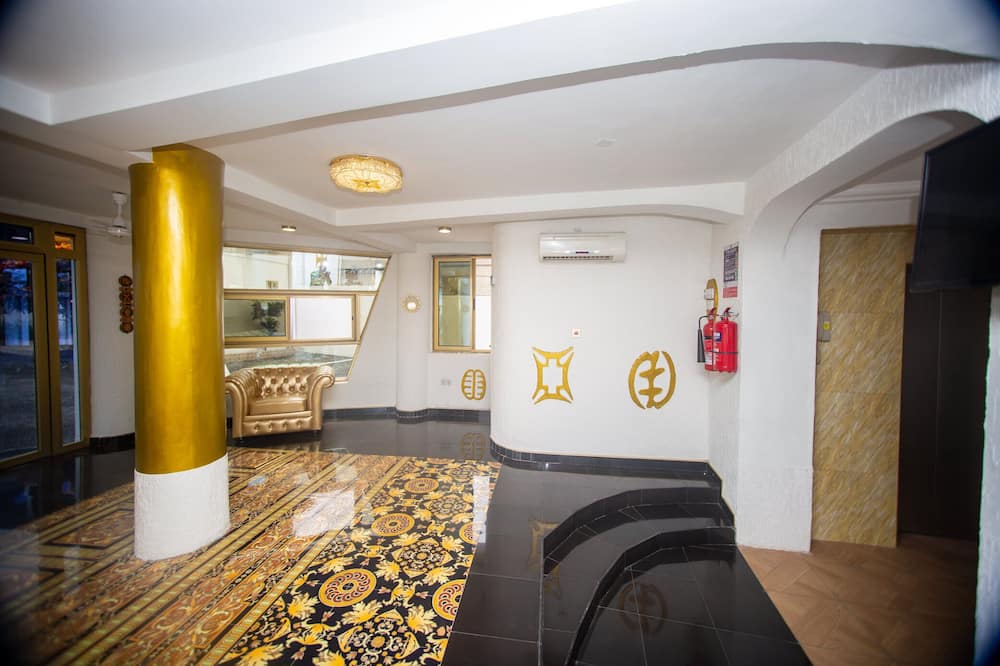 Gold Plaza Hotel