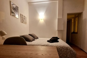 1 bedroom, iron/ironing board, free WiFi, bed sheets - Chez Clément et Mathilde - Studio Hyper Centre (Saint-Amand-les-Eaux)