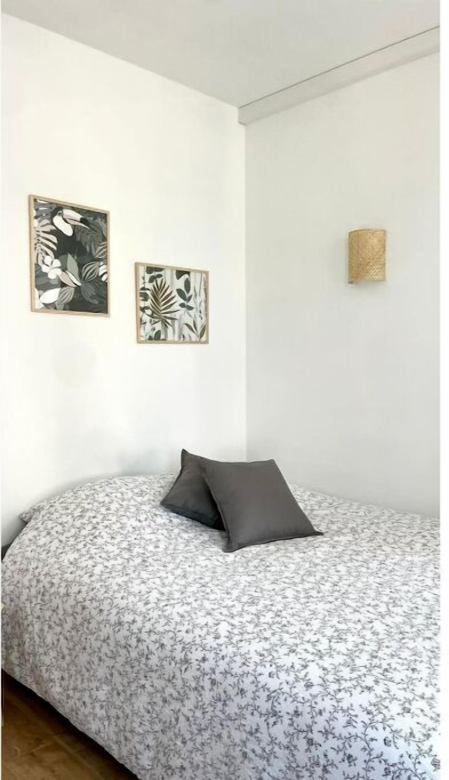 1 chambre, fer et planche à repasser, Wi-Fi gratuit, draps fournis