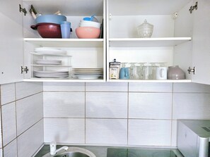 Fridge, microwave, stovetop, coffee/tea maker - Last Minute Rental (Nice)