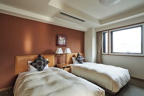 Condo | Down comforters, desk, free WiFi, bed sheets