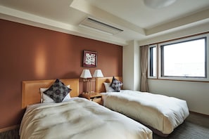 Condo | Down comforters, desk, free WiFi