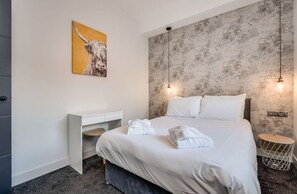 2 bedrooms, iron/ironing board, free WiFi, bed sheets - Bliss Stay Belfast: University Street - LUXURY apartment  (Belfast)