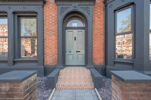 Exterior detail - Bliss Stay Belfast: University Street - LUXURY apartment  (Belfast)