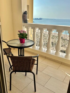 Apartment (1 Bedroom) | Balkon