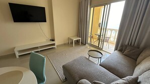Living area - Wonderful 1bed With Beach View at Ras Al Khaimah (Ras Al Khaimah)