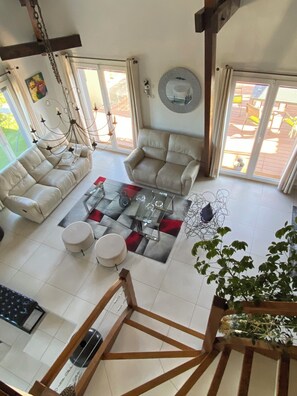 Smart TV, books, stereo, printers - Villa in the hills above Lyon with swimming pool, ideal for families. (Millery)