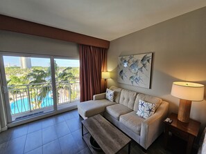 TV - Luau Two 6426 Studio, balcony, tram, wifi. Awesome Views! (Miramar Beach)