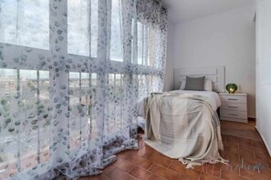 3 bedrooms, iron/ironing board, free WiFi