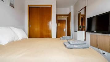 1 bedroom, iron/ironing board, free WiFi
