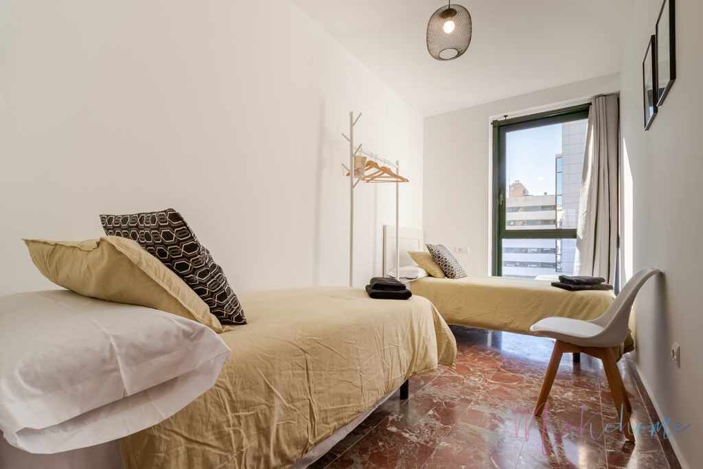 2 habitaciones, tabla de planchar con plancha y wifi gratis 