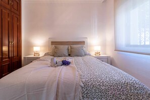 4 chambres, fer et planche à repasser, lit de bébé portatif, Wi-Fi