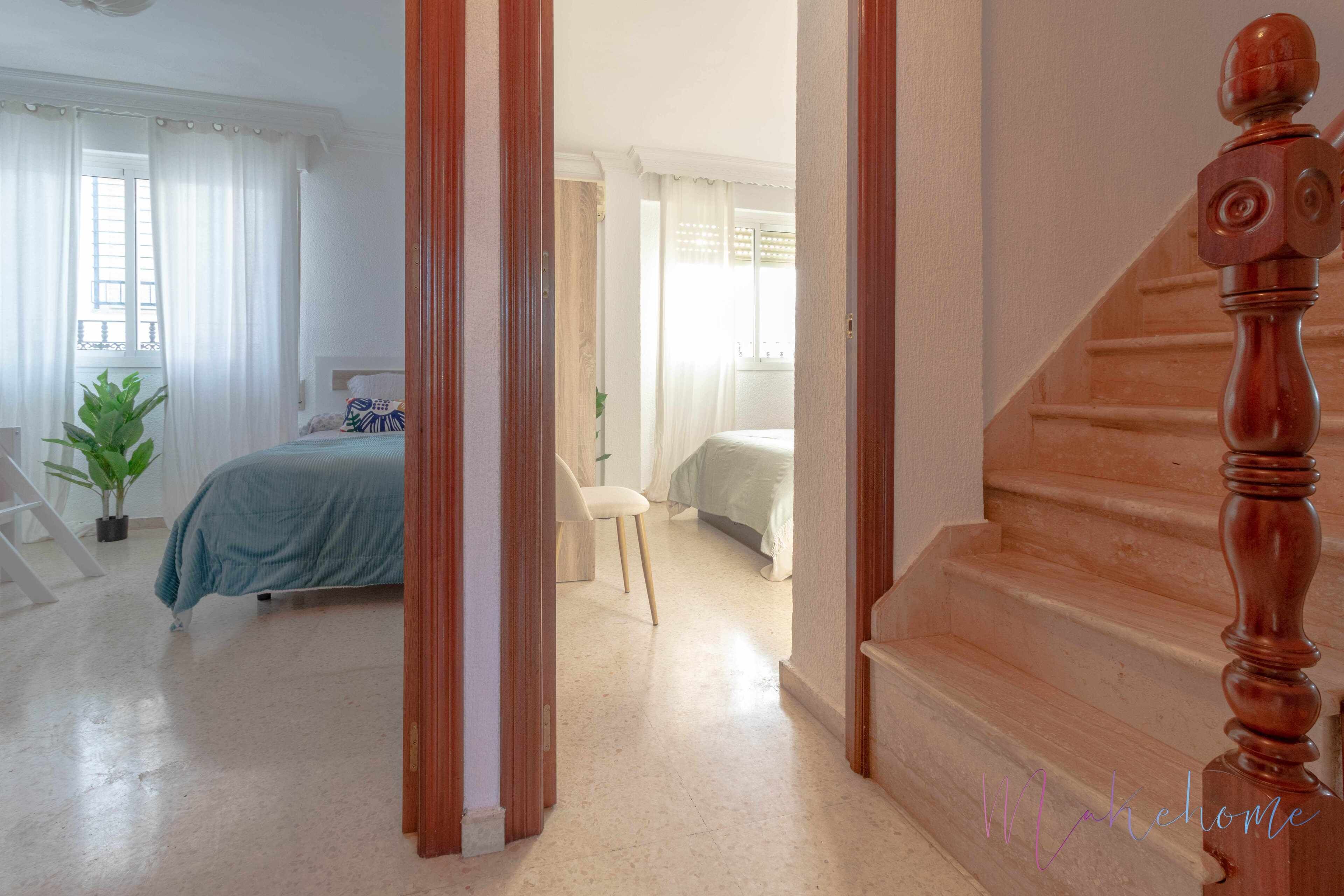 5 bedrooms, travel crib, WiFi