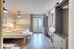 2 bedrooms, travel cot, free WiFi, bed sheets