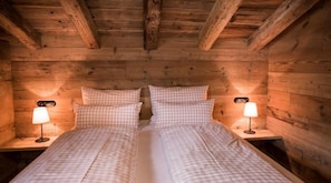 1 bedroom, hypo-allergenic bedding, free minibar, in-room safe