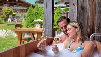 Hypo-allergenic bedding, free minibar, in-room safe, free WiFi