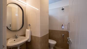 Free toiletries, bidet