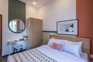 Basic Double Room | Egyptian cotton sheets, premium bedding, desk, free WiFi