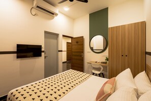 Basic Double Room | Egyptian cotton sheets, premium bedding, desk, free WiFi - Olive Zip Domlur by Embassy Group (Bengaluru)