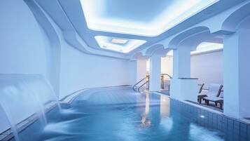 Piscina interna, piscina externa sazonal, espreguiçadeiras