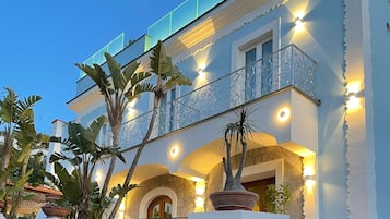 Fachada de la propiedad