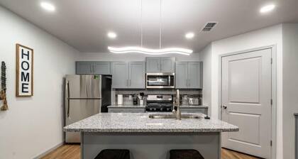 Away From Home Retreat - 3BR 2BA - NW Lubbock