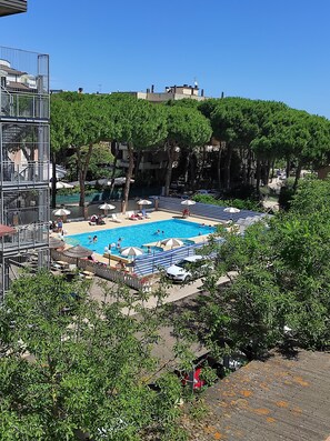 Seasonal outdoor pool, pool umbrellas, sun loungers - Residence Quadrifoglio (Cervia)